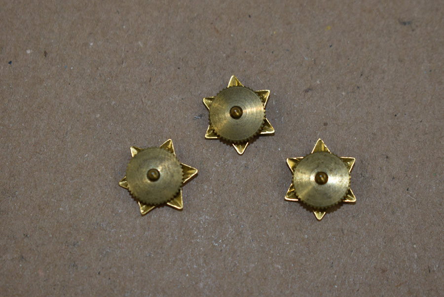 Trois étoiles en laiton