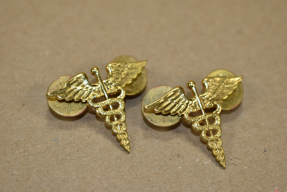 Paire d'insignes de Médecin Officier
