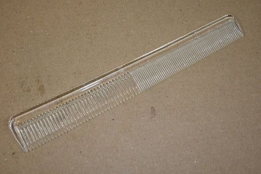 Peigne en plastique transparent
