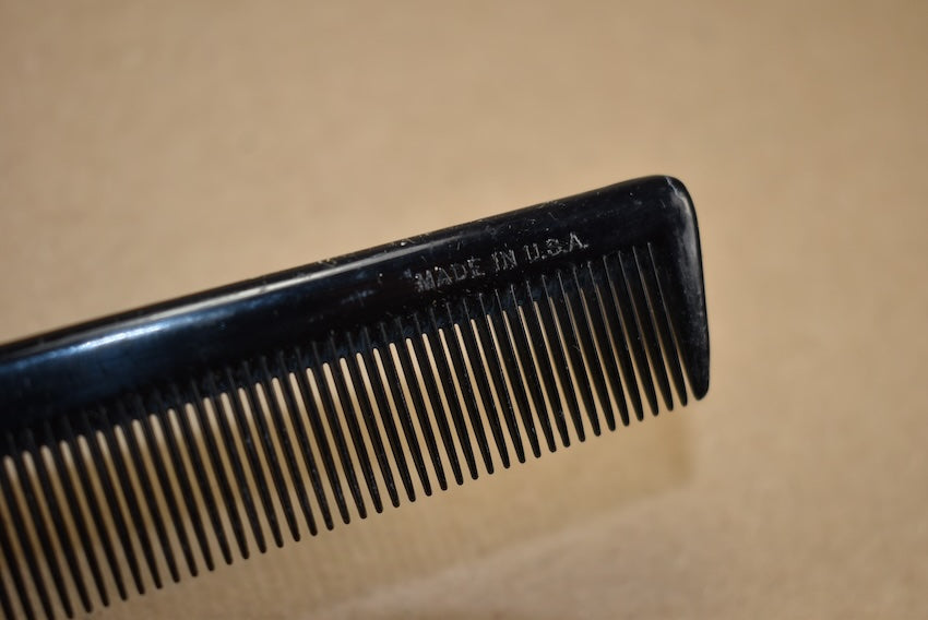Peigne en plastique noir