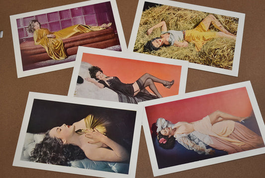 Cinq cartes postales Pin-Up