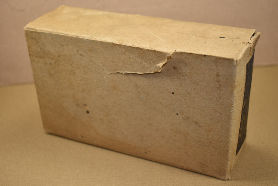 Boîte vide d'emballages de pansements