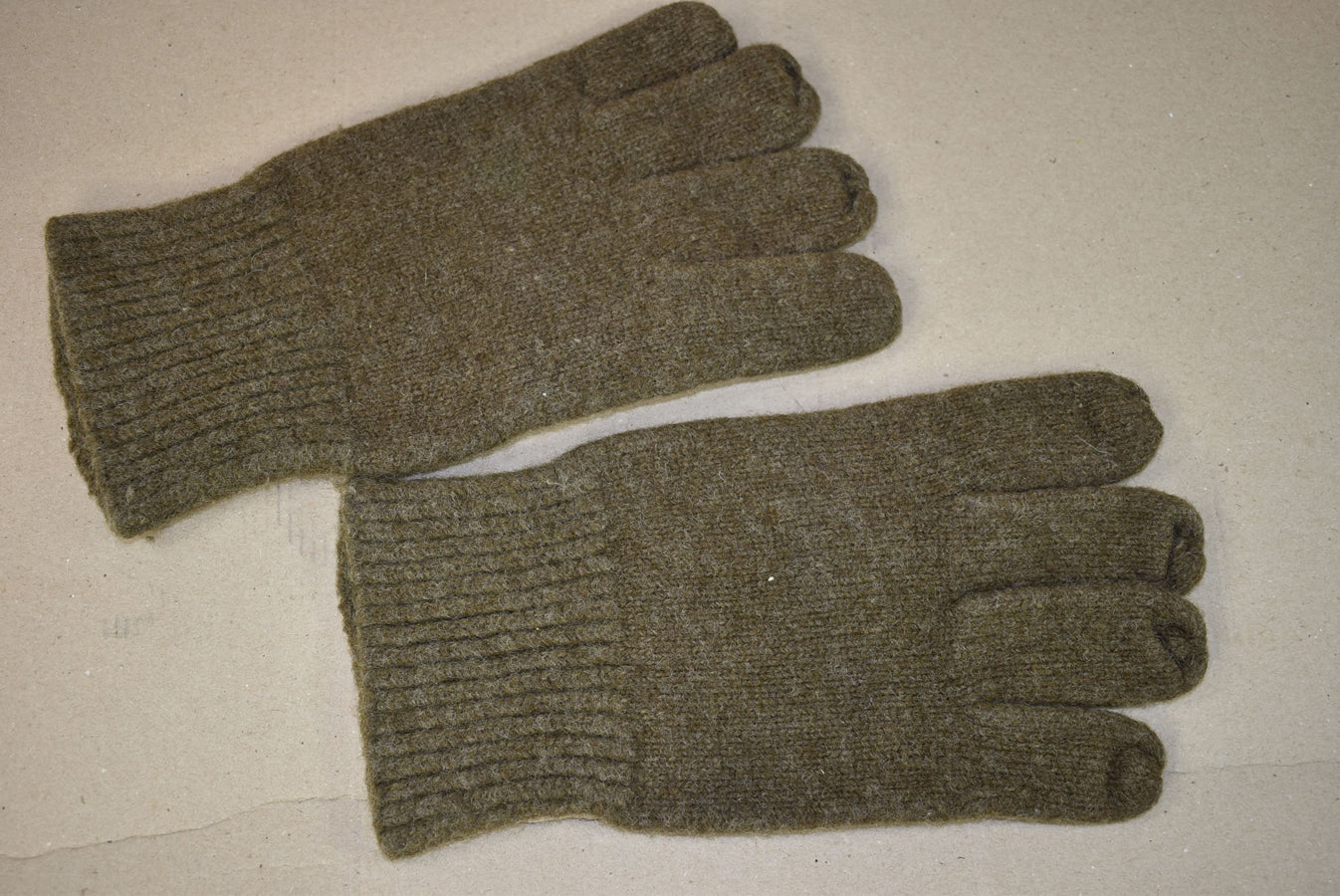 Gants tricotés en laine