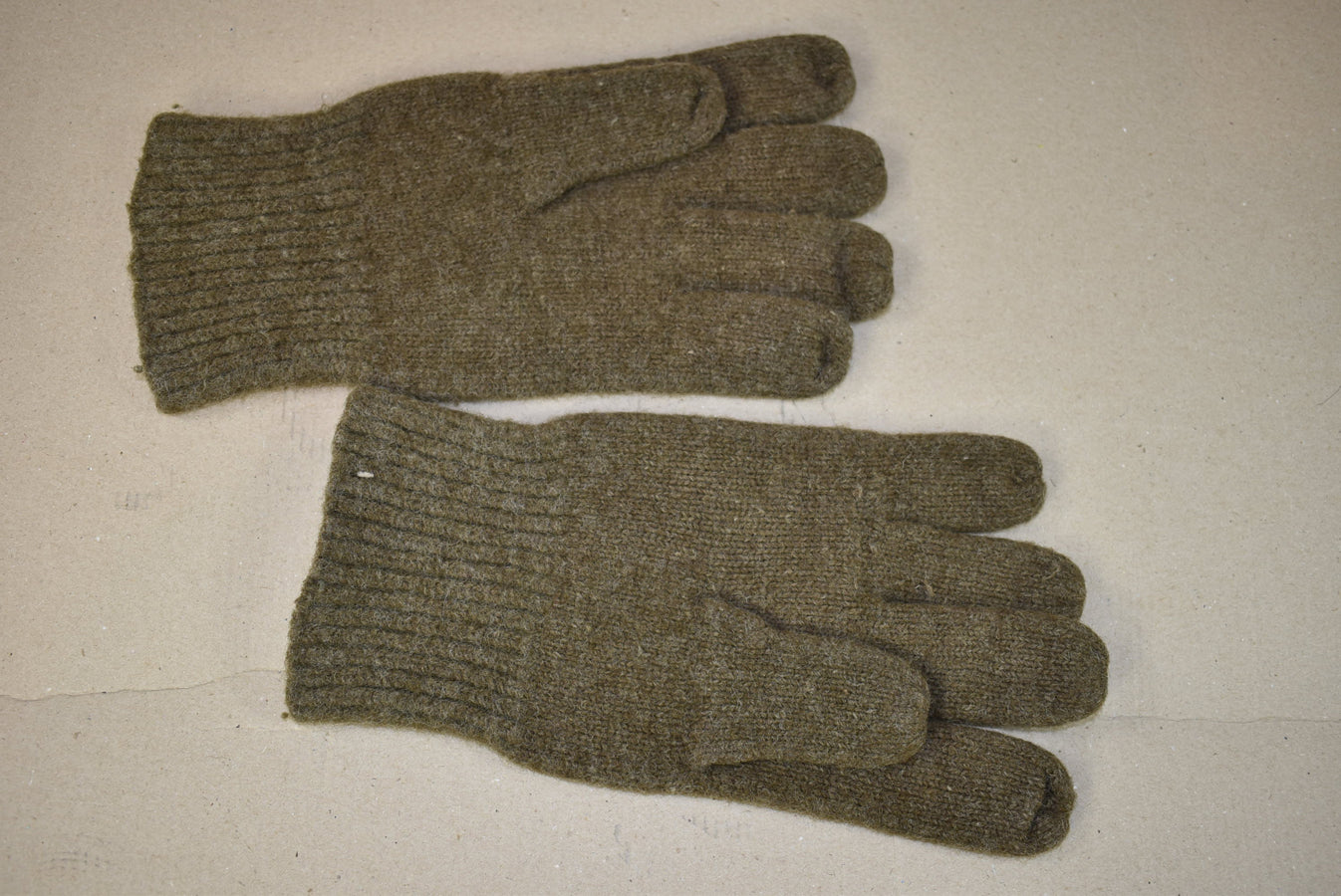 Gants tricotés en laine