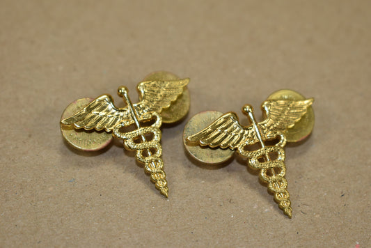 Paire d'insignes de Médecin Officier