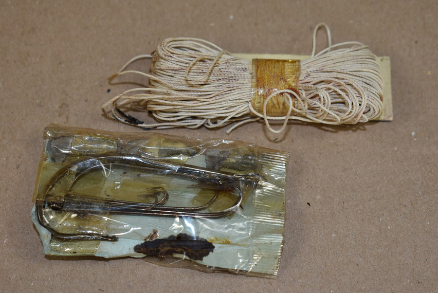 Hameçons et fil de pêche