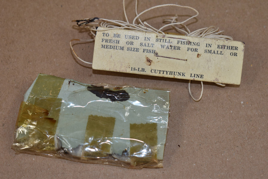 Hameçons et fil de pêche