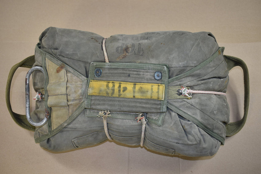 Enveloppe de parachute ventral A-4