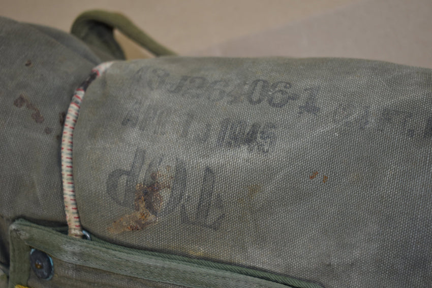 Enveloppe de parachute ventral A-4