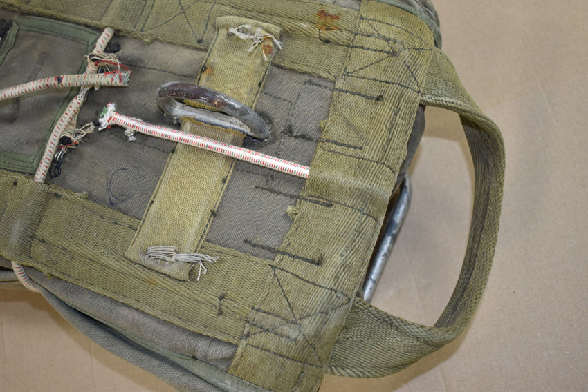 Enveloppe de parachute ventral A-4