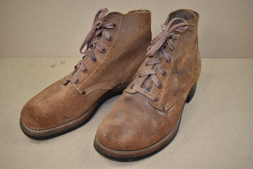 Brodequins en cuir tourné