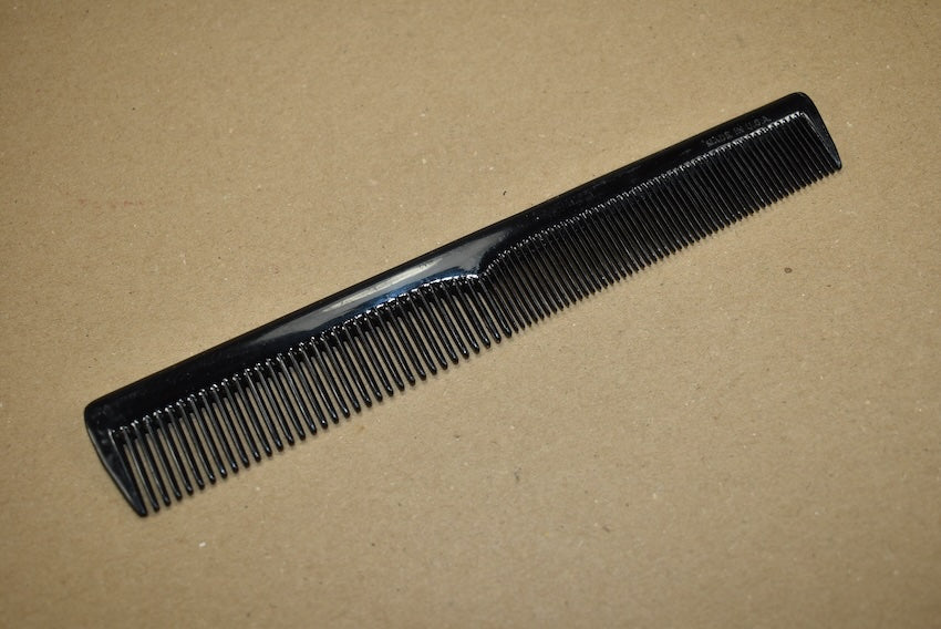 Peigne en plastique noir